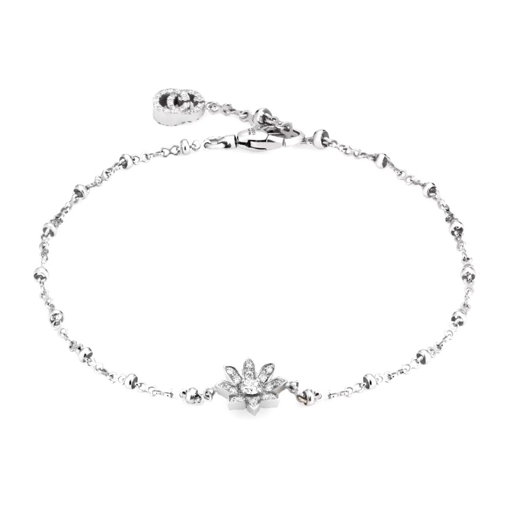 New authentic Gucci 18k diamonds bracelet. In a box. Length is adjustable.